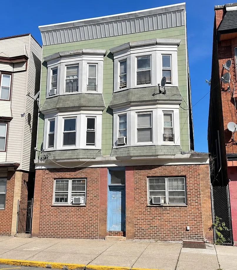 760 Harrison Ave — Photo 1