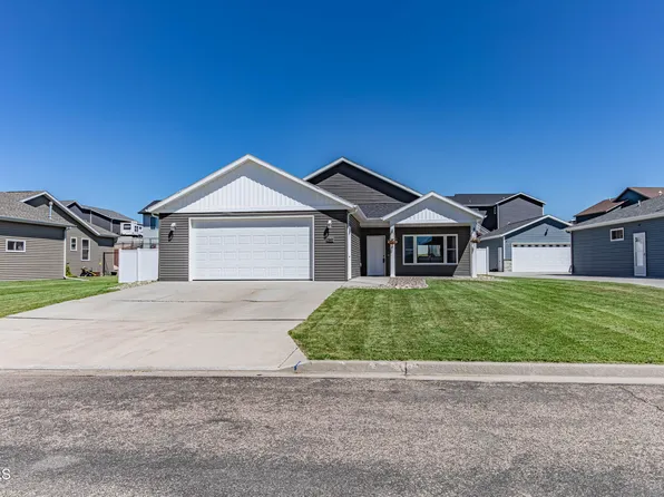 2949 Butler St, Bismarck, ND 58504