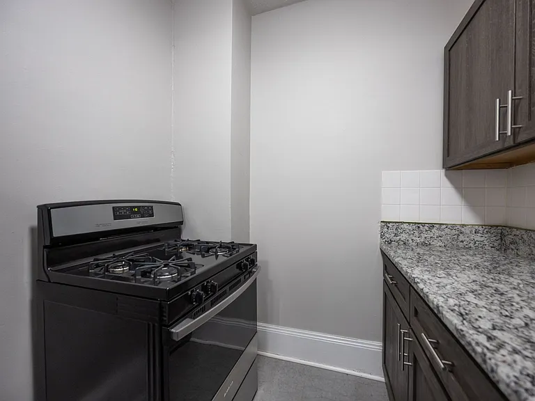 Mapleview Apartments — Photo 43