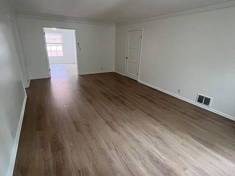 410 1/4 Shirley Pl — Photo 8