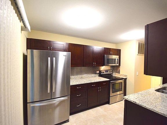 4th image of 5513 Lakeside Dr #123-3B
