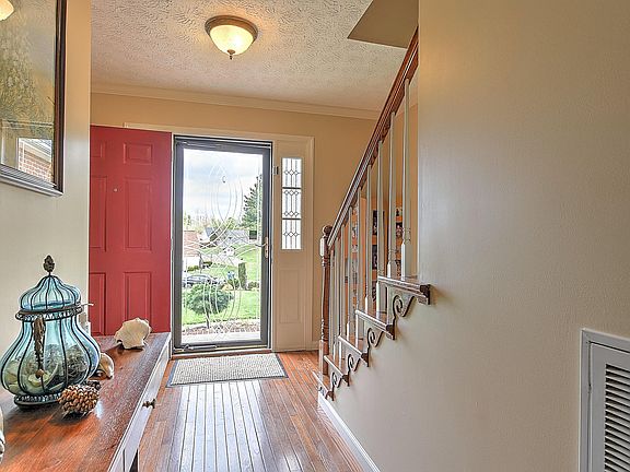 5th image of 300 Ambrosia Dr