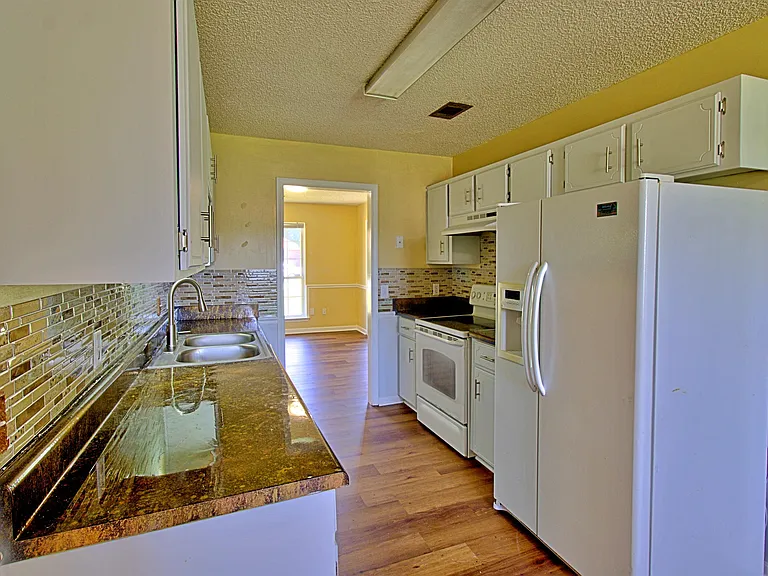 205 Tempest Ln — Photo 8