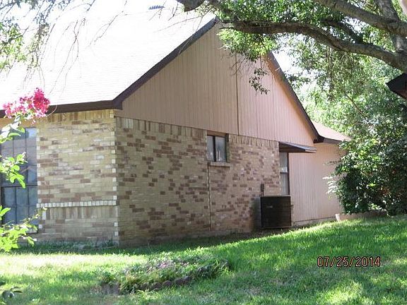 3rd image of 833 Bailey Dr