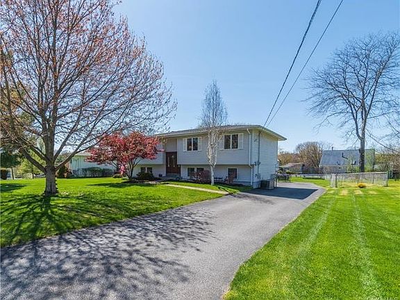 3rd image of 14 Tanglewood Dr