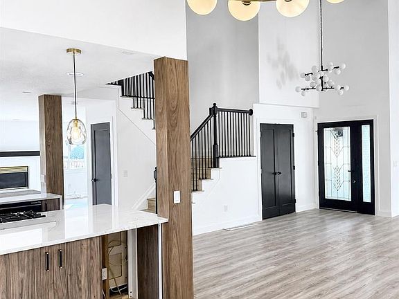 4th image of 3210 Arbutus Street