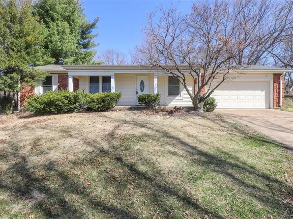 5 Silverbrook Dr, Florissant, MO 63033