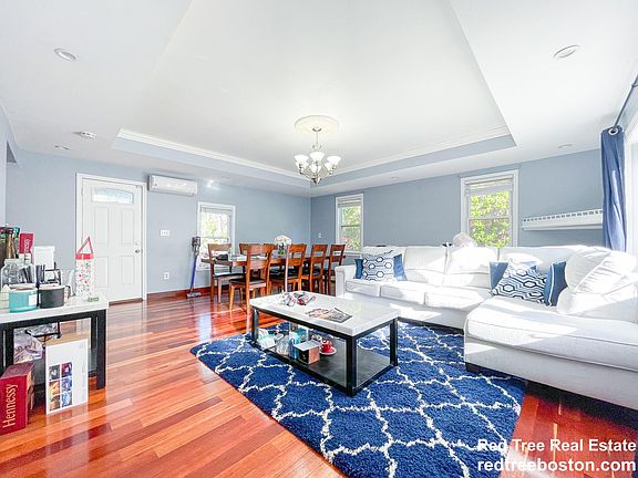 2nd image of 36 Wentworth St