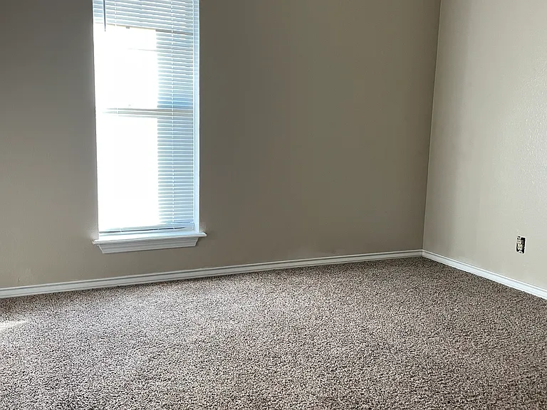 207 Leslie Dr — Photo 12