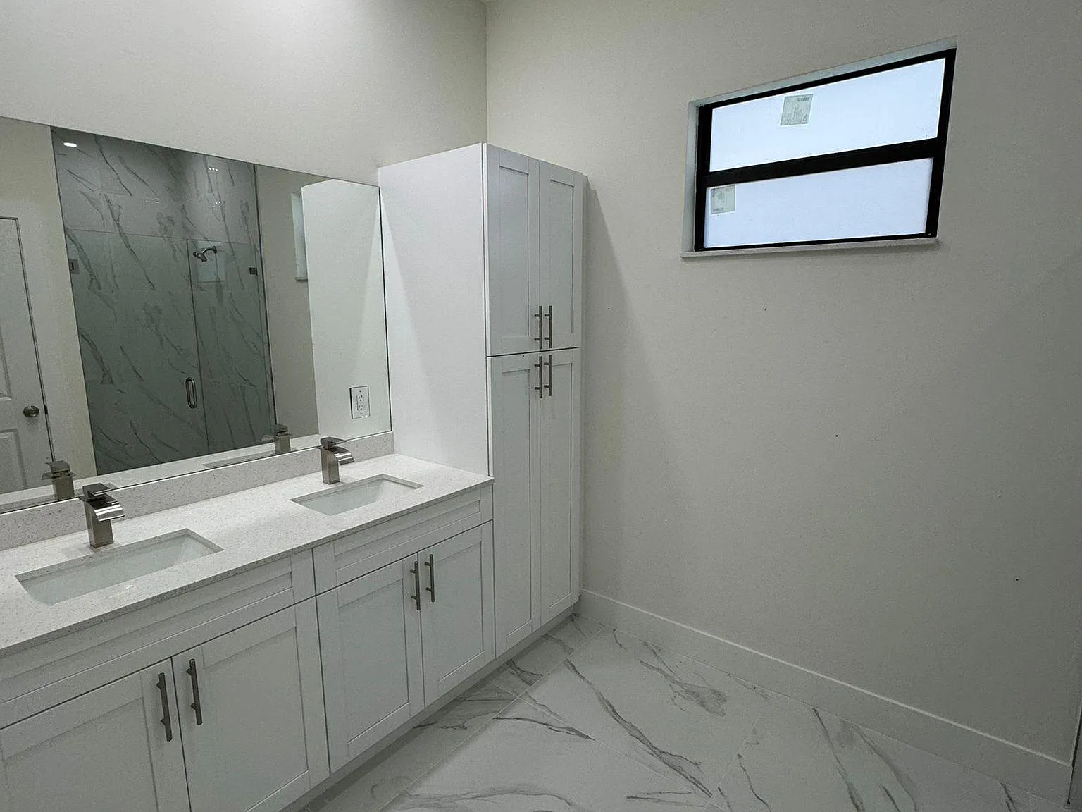 4 bed, 3.0 bath, 2100 sqft, $910 — Photo 1