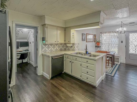 5th image of 1104 N Monte Blanc Dr