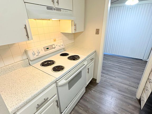 4th image of 4034 Clark Ave #1