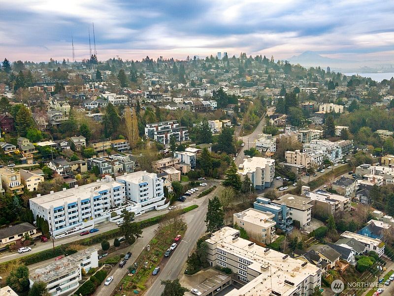 4th image of 2244 13th Avenue W #407
