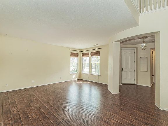 5th image of 1377 Fenmore Ave