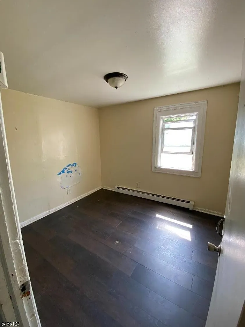 3 bed, 1.0 bath, $1,975 — Photo 4