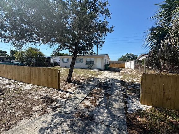 2nd image of 2415 Sadler Ln