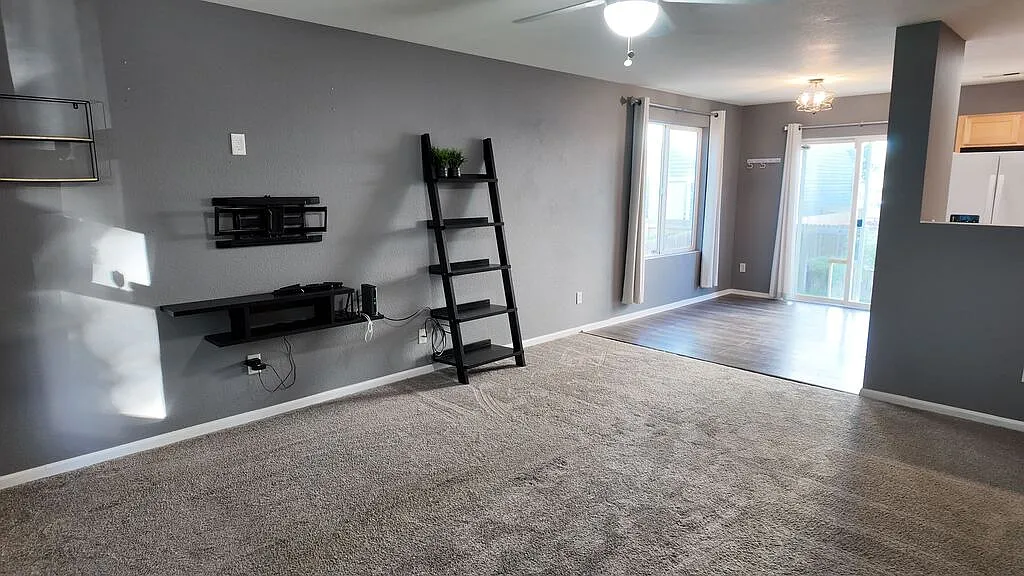 2 bed, 1.5 bath, 990 sqft, $2,300 — Photo 2