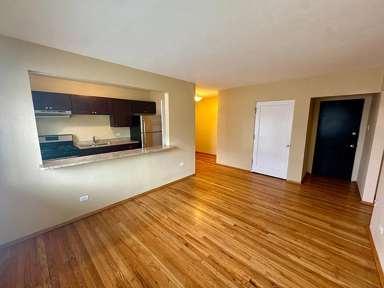 Poplar Apartments — Photo 13