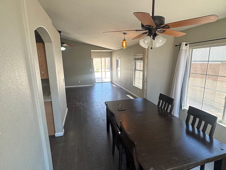 5022 E Holmes Ave — Photo 6
