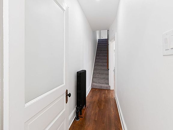 3rd image of 1035 W King St