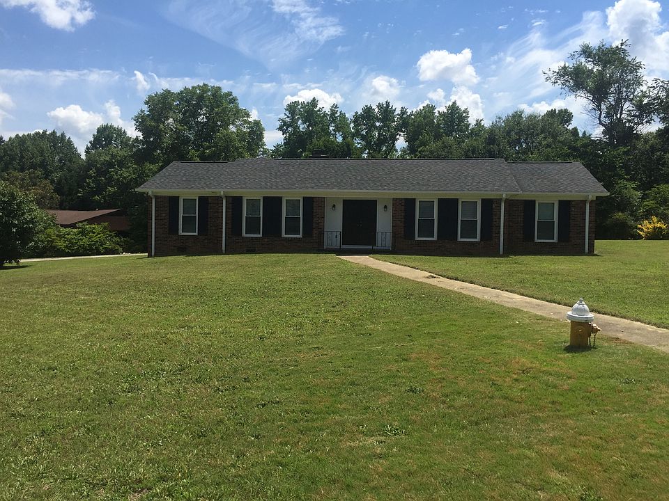 1st image of 8 Dellbrook Dr
