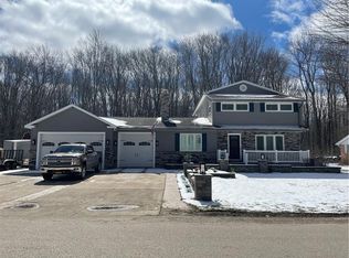 6795 Walnut Creek Dr, Fairview, PA 16415