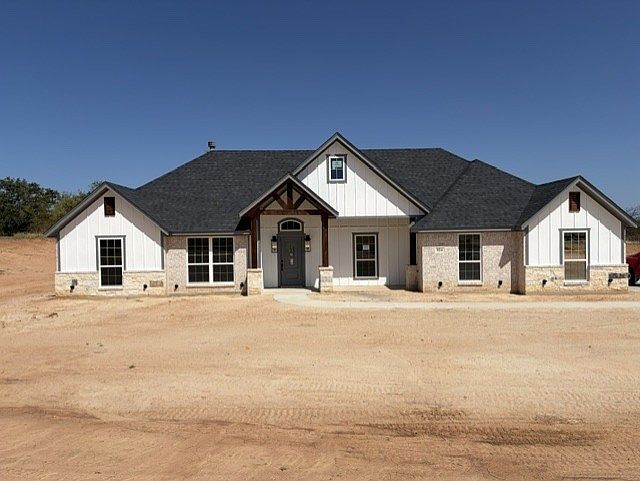 1st image of 924 Eagles Way