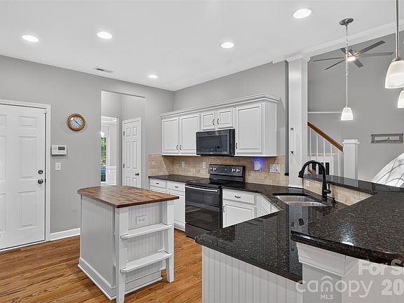 4th image of 203 Elven Ct