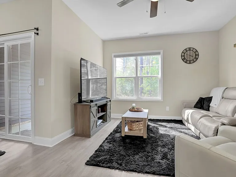 424 Guppy Loop — Photo 11