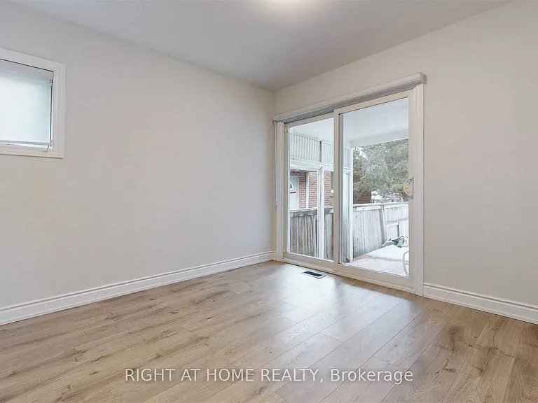 8 Airley Cres #MAIN — Photo 16