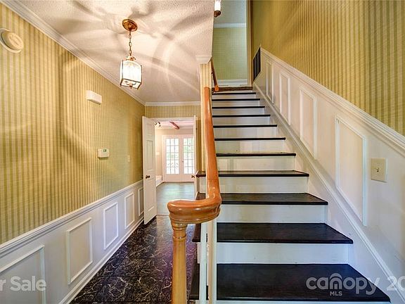 5th image of 3020 Mount Vernon Dr