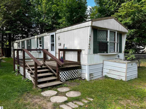 4343 Sugar Maple Dr, Traverse City, MI 49685