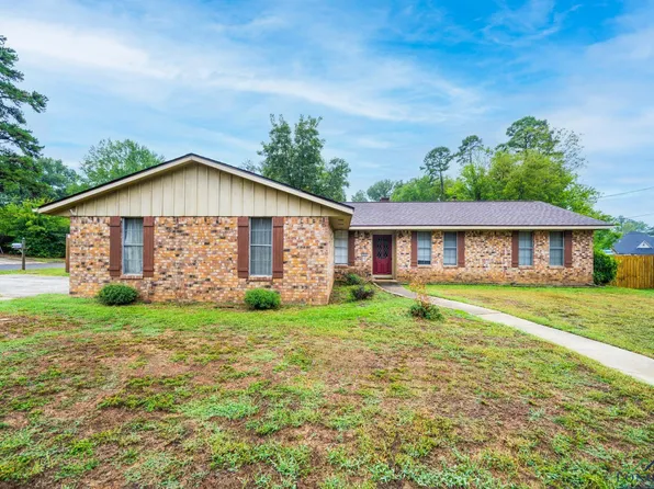 824 Blueridge Pkwy, Longview, TX 75605