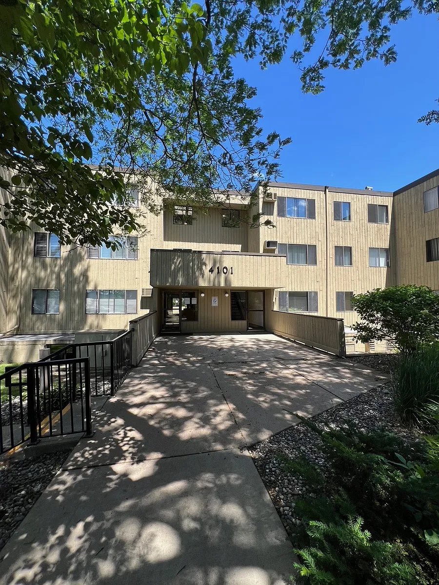 Building Photo - 4101 Parklawn Ave