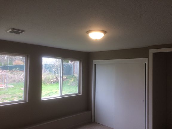 3rd image of 913 S 88th St
