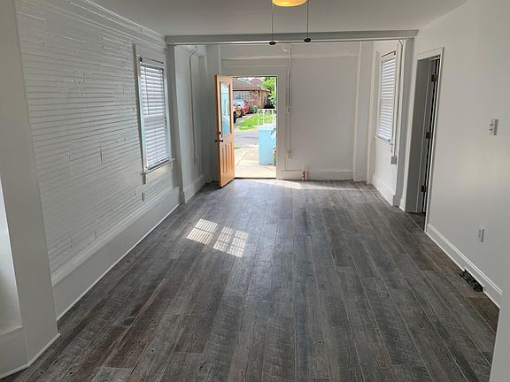4th image of 2561 Gladiolus St