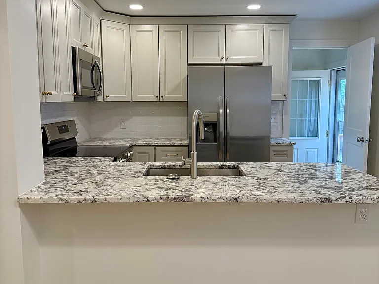 2418 E Kirkwood St — Photo 4
