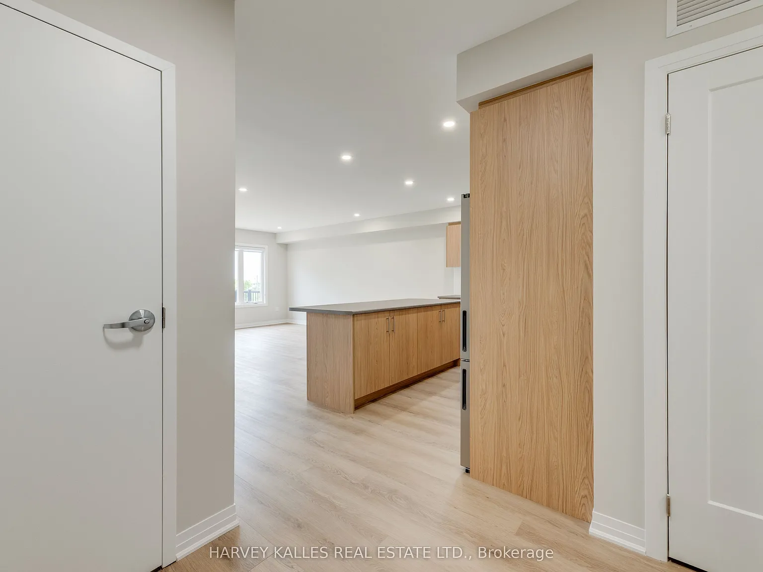 2 bed, $3,200 — Photo 2
