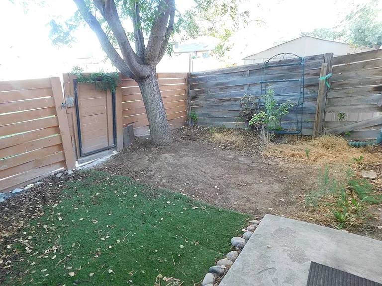 563 E Good Hope Cir #E — Photo 12