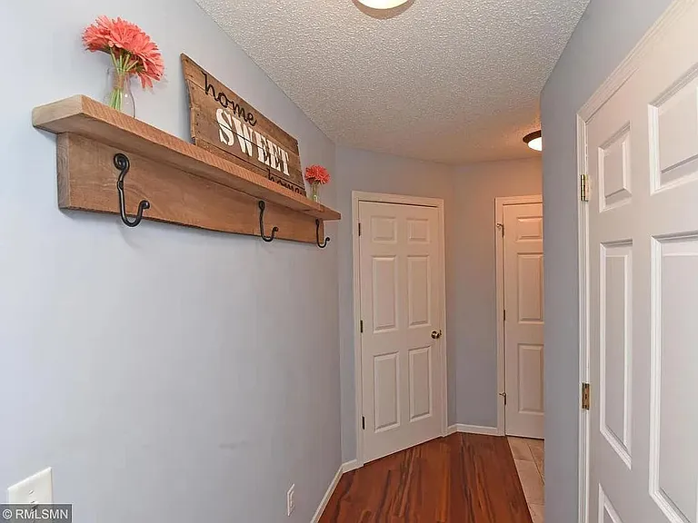 10866 Kingsfield Ln — Photo 12
