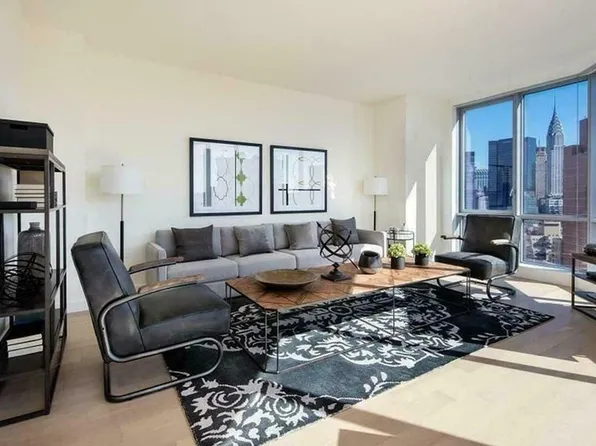 160 Madison Avenue image 1 of 15