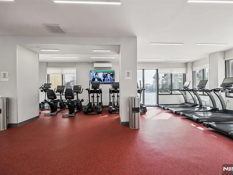 300 Winston Dr #2020 — Photo 25