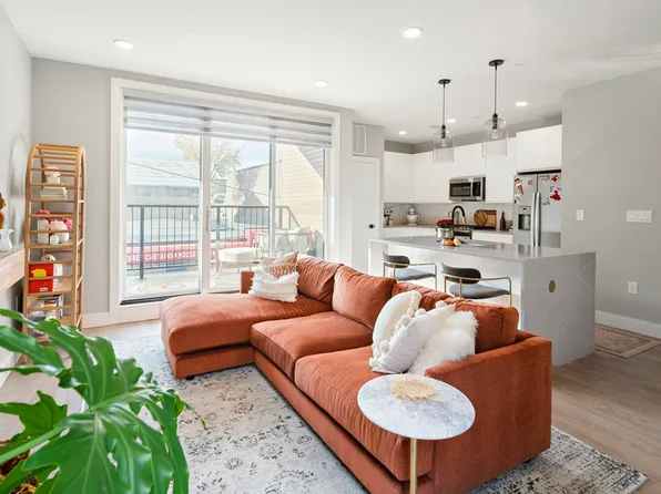 277 Border St #204, Boston, MA 02128