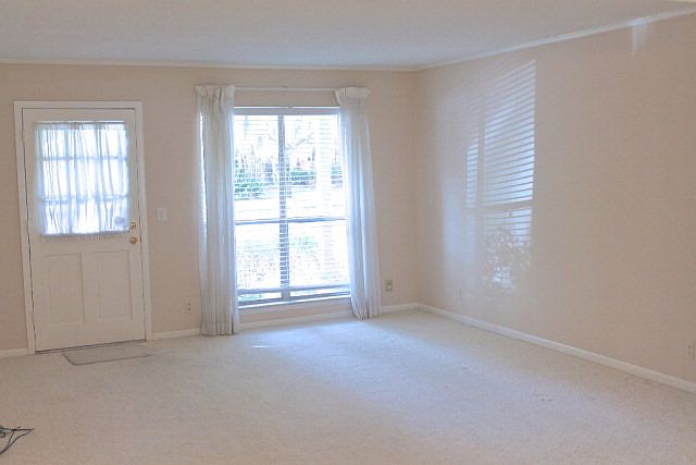 2nd image of 800 Mallery St APT 27