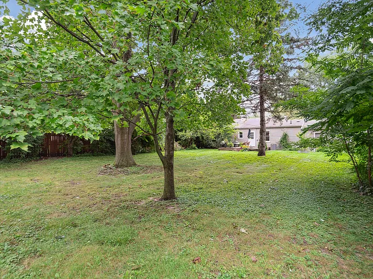 9065 Elmhurst Ave — Photo 24