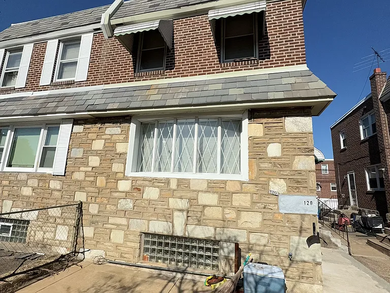 1203 Disston St — Photo 2