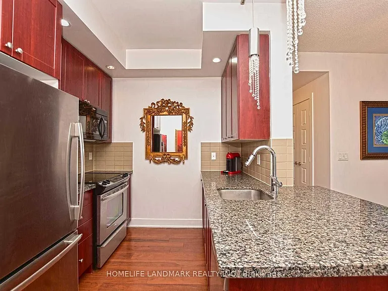28 Linden St #502 — Photo 8