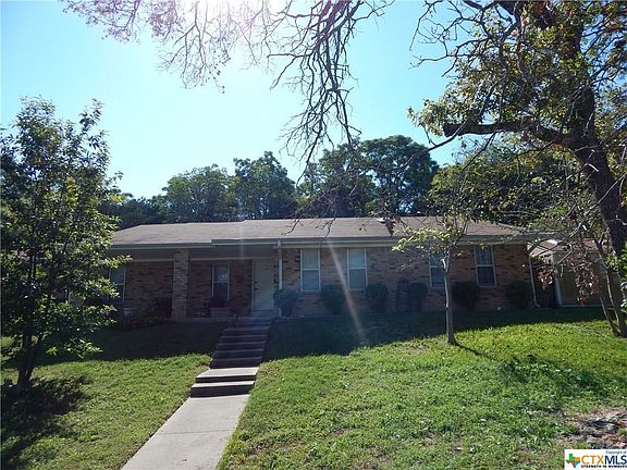 3rd image of 901 Cliffside Dr