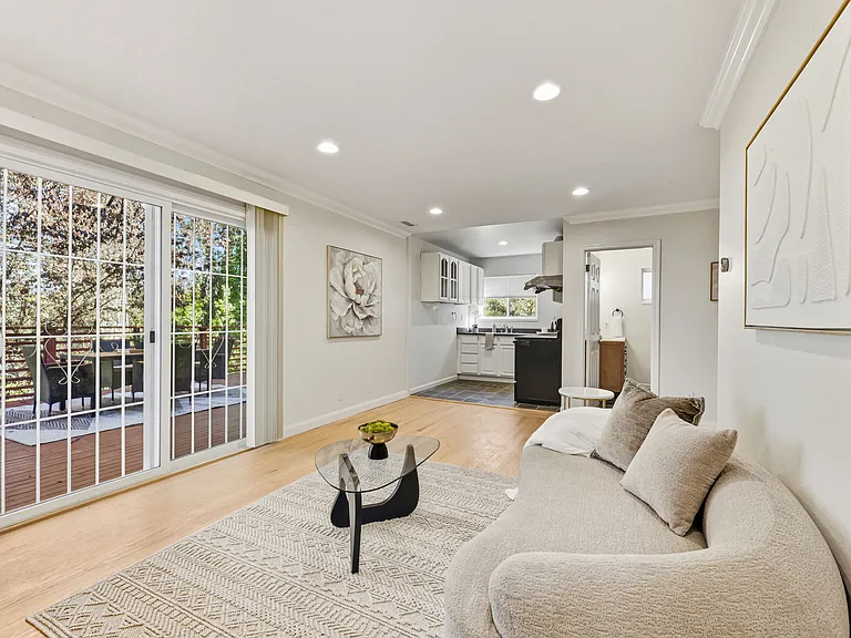 866 Alma Pl — Photo 35