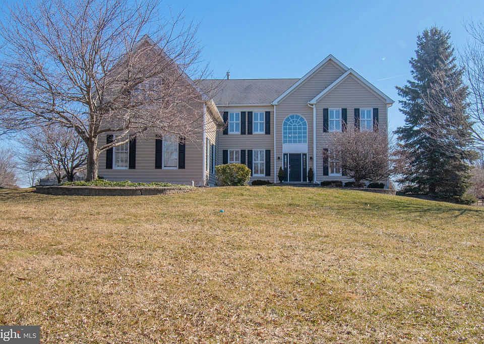 1st image of 1981 Boxwood Dr